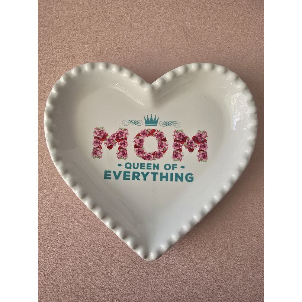 MOM QUEEN OF EVERYTHING Heart Shape Trinket Dish
